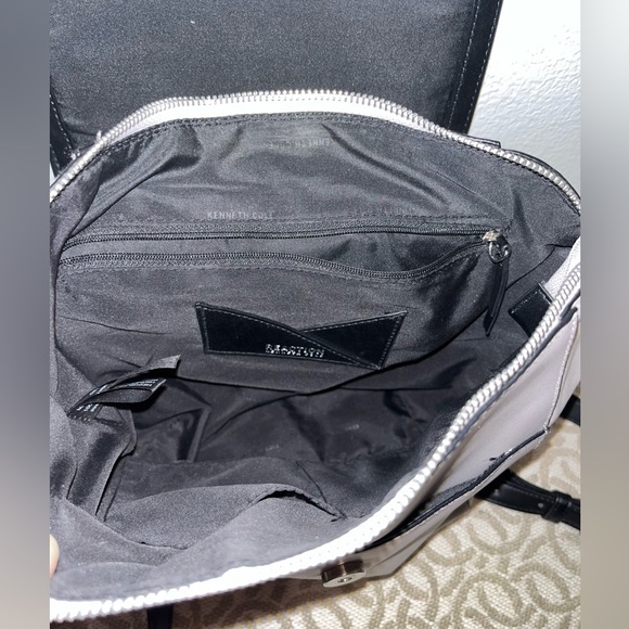 Kenneth Cole Reaction backpack - Picture 4 of 4